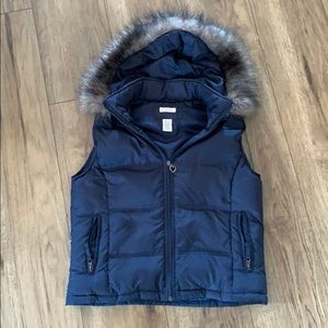 Maurices Navy vest with fur hood, EUC!